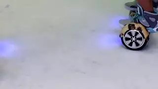 الثلاثي بوف اللسان مع اثنين من الفاسقات امرأة سمراء