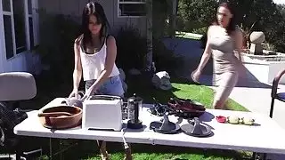مفلس خطوة موم شانيل يعطي رئيس ل كبير ديك