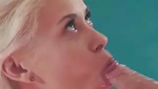 قرنية فاتنة الساخنة مارشا قد مص الديك