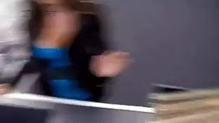 فاتنة الساخنة بيادق بوسها بعد رجل البيدق عرضت لها المال