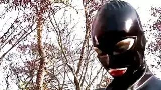 اللاتكس ودماء فائقة صنم الجمع