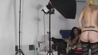 السيدات التشيكية الساخنة في مقطع وراء الكواليس