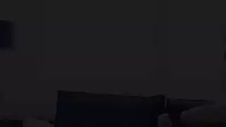 زوجان لا يصدقان يتكاتفان في أول عطلة لهما
