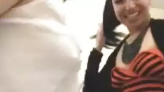 اثنين من المراهقين الساخنة مثليه التقبيل واللعب على كاميرا ويب