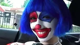 Hitchhiker في سن المراهقة مهرج Mikayla Mico الجوفاء