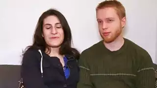متعاطفة كل يوم الزوجين الهواة يحاول مقلاع الجنس