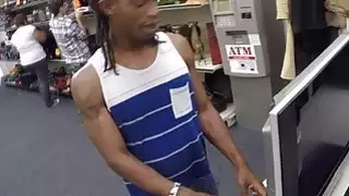 الأسود BF السماح للرجل البيدق يمارس الجنس له فرنك غيني بينما hes تصويره