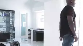 بي بي سي في مرح آني الجمال في سن المراهقة