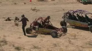 جميلة متسابق السيارات بريسلي مادوكس توقف وضربات الديك في الصحراء