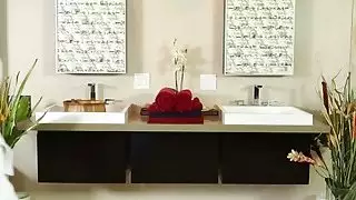 التدليك المثيرة مع stepmom الساخنة ينتهي مع المتشددين كس ضجيجا