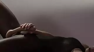 الاميرة الساخنة في تجريد جوارب طويلة