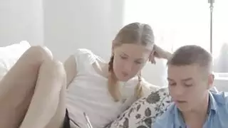 إيفا كساها زميلتها