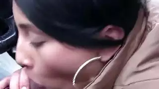 آنا تعطي السائق عملا قويا