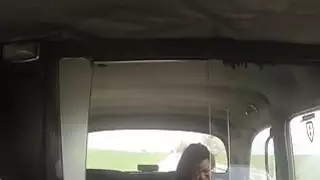 جميلة فاتنة اليورو الانفجارات في سيارة أجرة وهمية