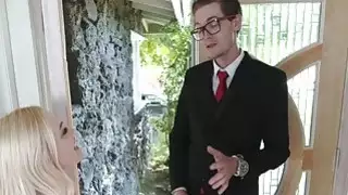 أليكس جراي يأخذ ديك ضخمة في بلدها الصغير