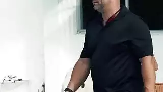 صغيرة وقحة جينا فالنتينا الكمامات على ديك بعد حصلت على سوء المعاملة بوسها