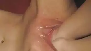 مشعرات مزدوجة لها تدمر كس في سن المراهقة
