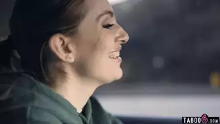 ابنة الأب مبادلة ينتهي في وضع الأسرة مجنون