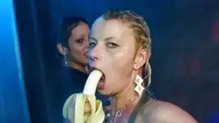 الرقص مغر مع العسل مقبولة والكتل