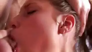 شقراء Babe Victorie يحب الحلق العميق و facial شاعر المليون ALIVEGIRLcom