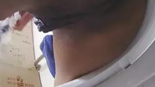 الفرخ الحلو نشر ساقيها ل ديك ضخمة