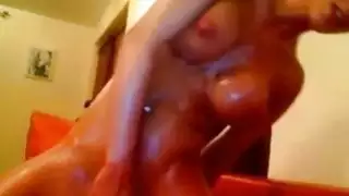 يتأهل هيئة سمراء ركوب الدراجة dildoon