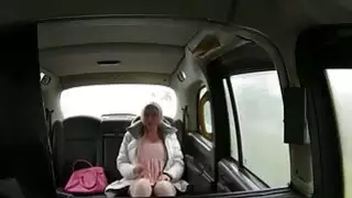 عملاق الثدي blondie الركاب ثمل لأجرة سيارات الأجرة مجانا