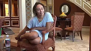 الهواة مجعد يعطي footjob