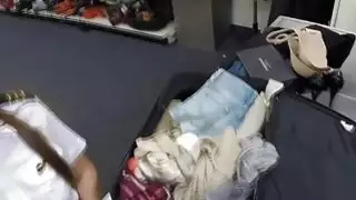 Muscular شيك ينتشر النسر للحصول على النقد
