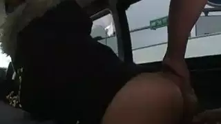 يحصل خبطت الفتاة لطيف في سترة