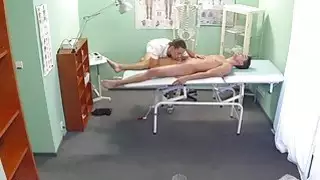 تدليك الممرضات مثير والملاعين المريض