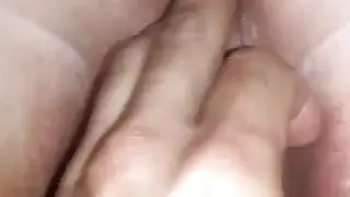 حار دمية لها الرطب المهبل مثار وسرور
