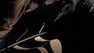 معصوب العينين فاتنة يحصل على الجمع عن طريق حزام