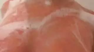 مثير شقراء لاتينا يغسل بوسها خوخي في الحمام