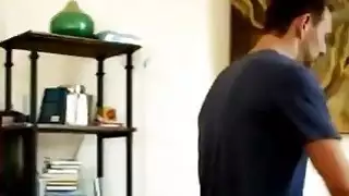 وجد بيرف حاضنة جليلة في غرفة نومه