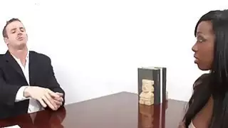 مفلس كودي براينت كريمات على قمة وخز الأبيض