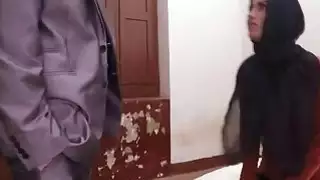 انتشرت زوجة عربية خجولة ساقيها لسيدة كبيرة الديك الديوث الرومانسية