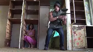 Paintball ينتهي في ضربة عنيفة