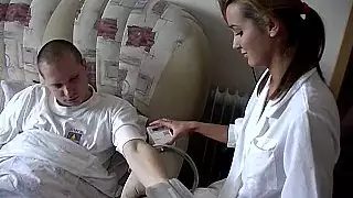 ممرضة الحصول على بدنية كاملة