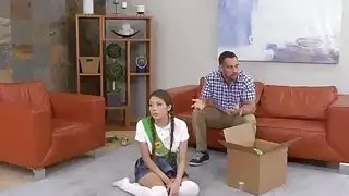 قصفت سامي باركر من قبل زوجها سيئة في أوضاع مختلفة