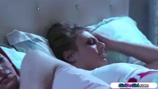 في سن المراهقة gfs مشاركة أول قبلة ولعق بهم