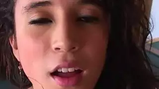سخيف في الهواء الطلق يثري ملاك قرنية مع هزات الجماع