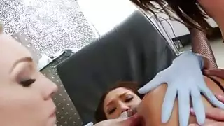 فائقة فاتنة الساخنة الحب دسار في الحمار