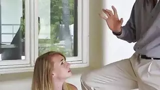المناقشة مع stepdad يؤدي الفرخ الساخن في الحصول على مارس الجنس