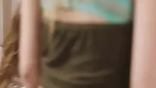 علمت تانيا سكايلر كيف أن لعق كس