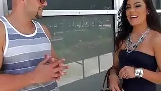 الحبيب يعطي قطعة من المألوف قطعة من ركوب رمح