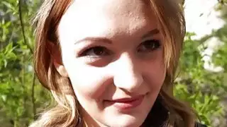 يعطي التشيكية فاتنة BJ وممزق للنقد