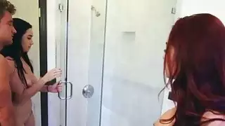الثلاثي حوض الاستحمام مع stepmom الساخنة مونيك الكسندر