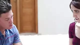 يمسح مانديس الخطوة إخوانه الأحمق قبل انزلاق إصبعه في