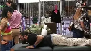 فتاة ضئيلة الآسيوية بيادق لها twat ومارس الجنس في مرهن
